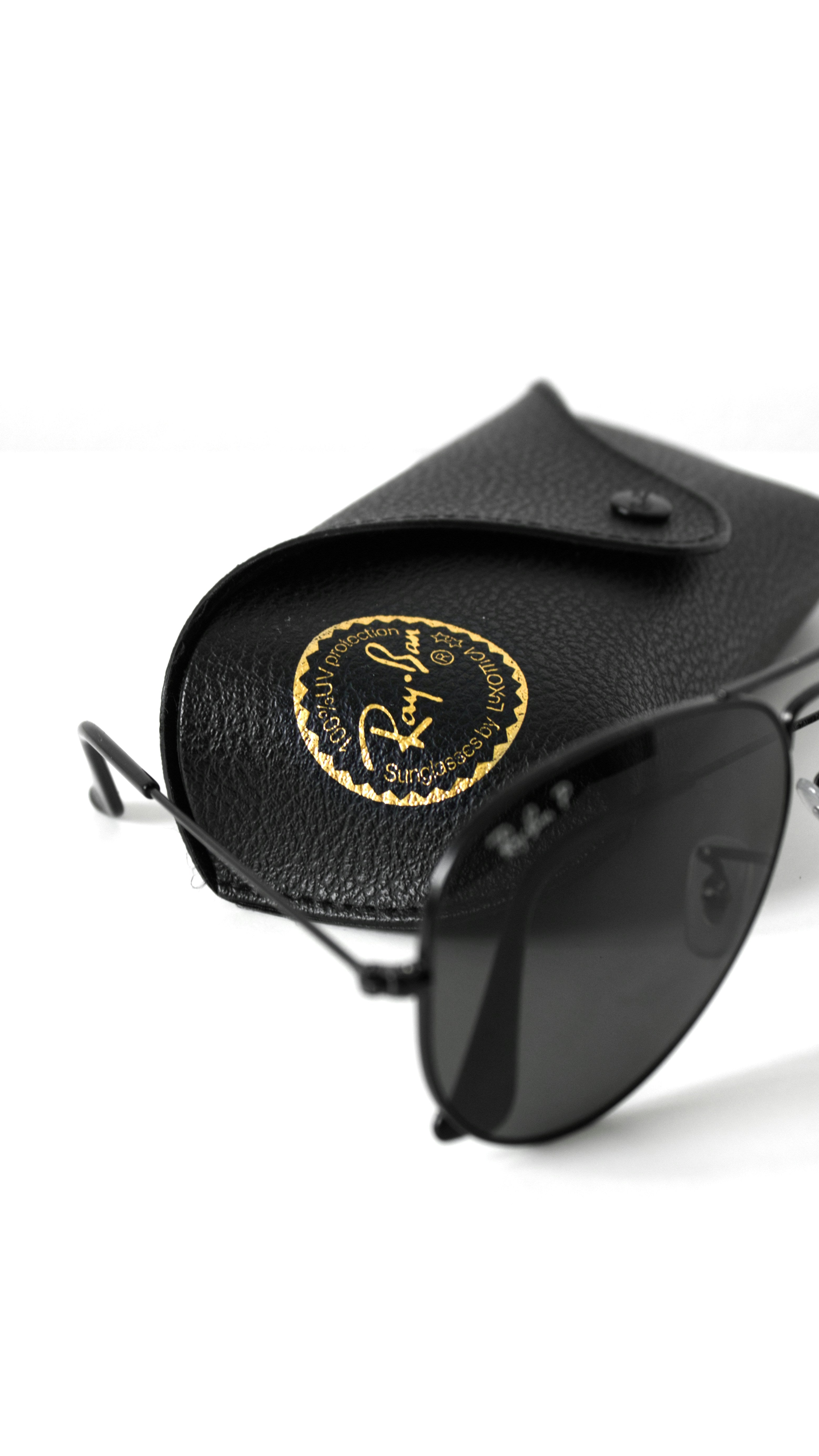 Ray-Ban Sunglasses with Case shops